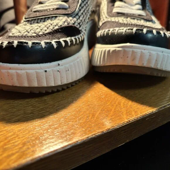 Men's New Dream Pairs Size 8 Sneakers - Picture 2 of 5